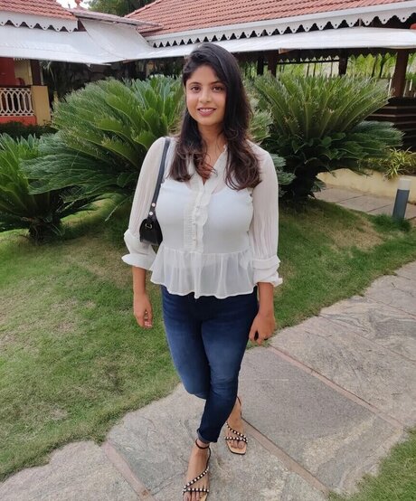 Tulika Snehil xxx model picture