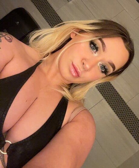 Ivy Malibu perfect model pic