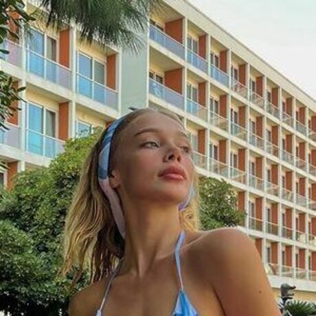 Yaren Alaca xxx actress pictures