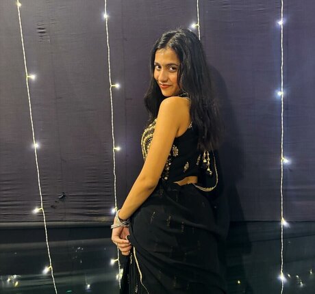 Divya Deshmukh star top pictures