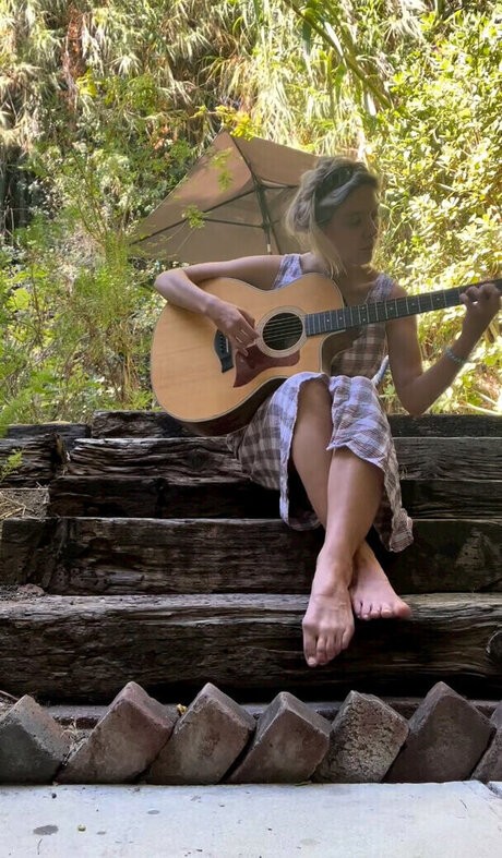 Dora Jar model nudes photos