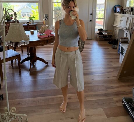 Dora Jar high quality actress pictures