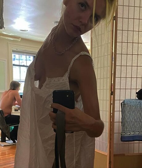 Dora Jar high quality actress img