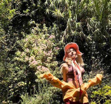 Dora Jar model xxx pics