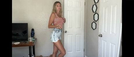 college girl onlyfans hot nude image