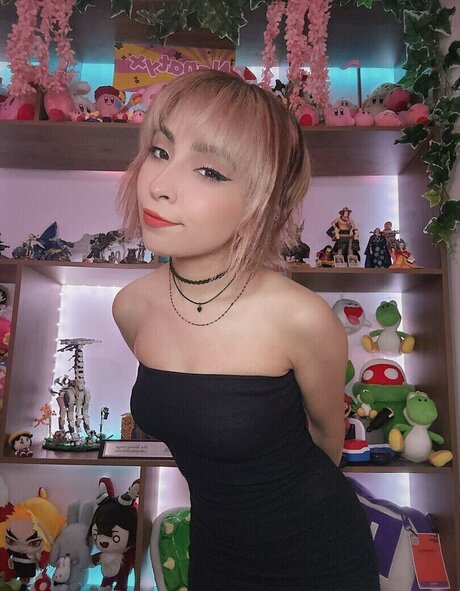 Nanatyx pornstar adult img