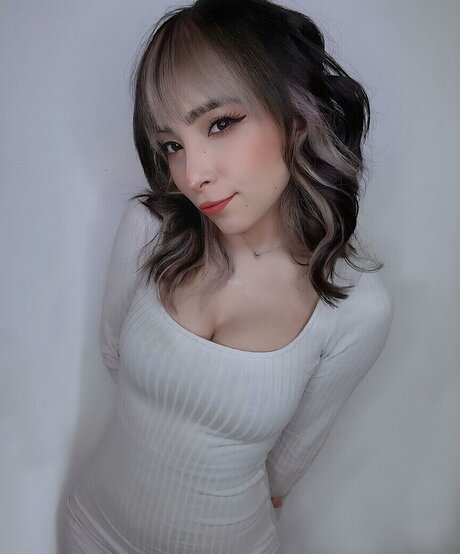 Nanatyx pretty actress picture