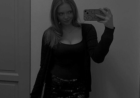 Madeleine b123 art model pic