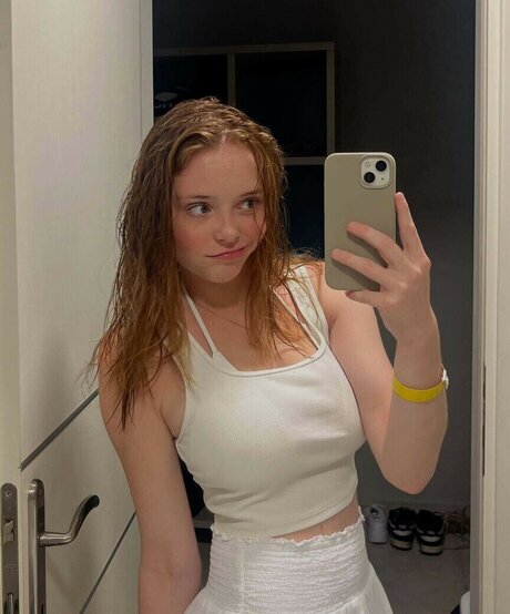 Madeleine b123 model hot pics