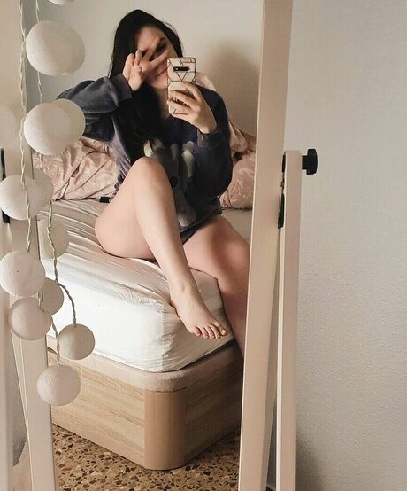 sugussusana art model pics