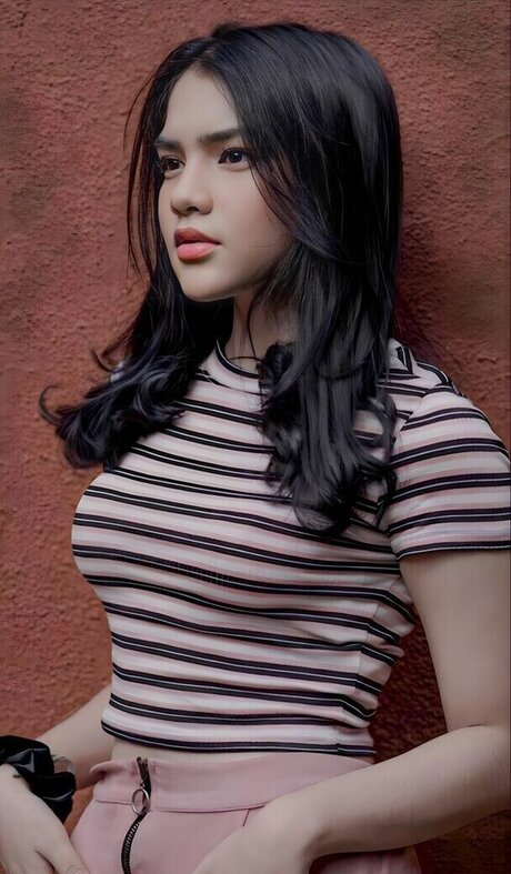 Davina Karamoy art actress images