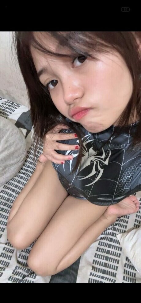 Riska Saputri naked actress archive