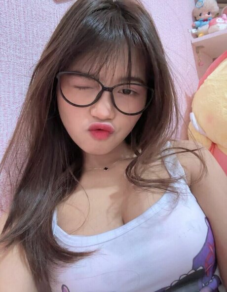 Riska Saputri hot model img