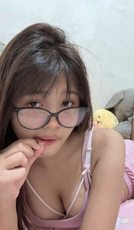 Riska Saputri sexy actress pics