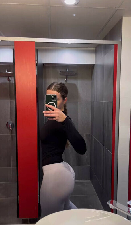 Rachel Chisholm hd model photos