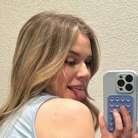 Eliza Rose star art picture