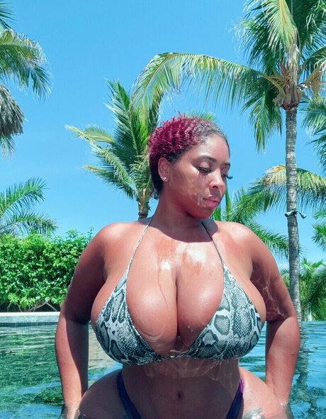 Therealcateyes model porn pic