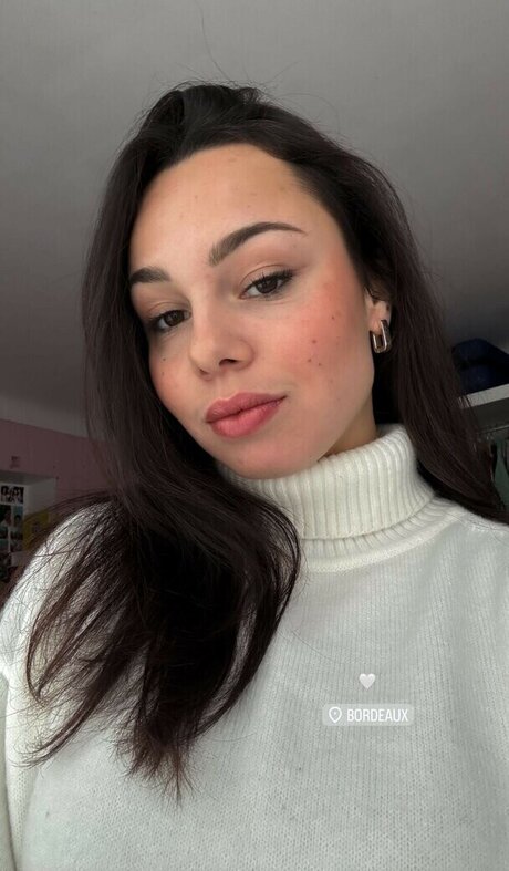 elise cm naked pornstar img