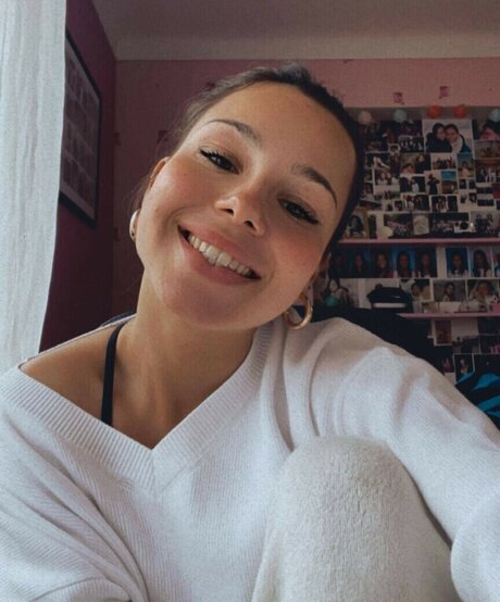 elise cm model nice photo