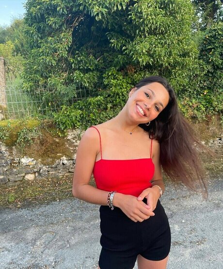 elise cm pretty actress picture