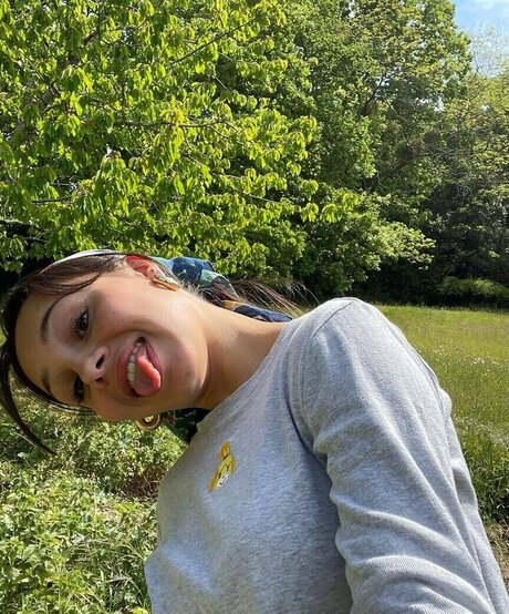 elise cm hot model picture