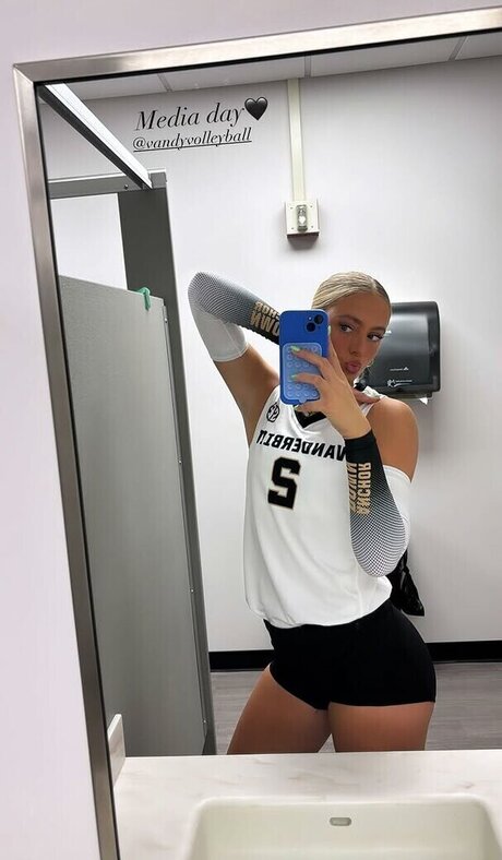 Taryn DeWese high quality star pic