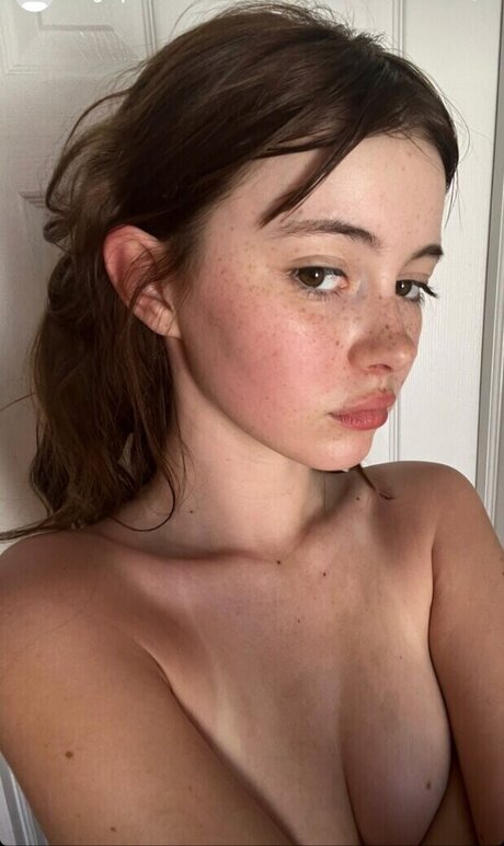 Sephira Lily Street star sexy photo