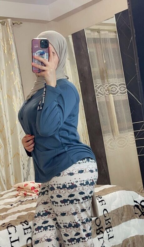 Dounia Stayfia star erotic images