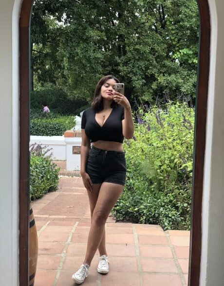 Nakishka hot actress photo