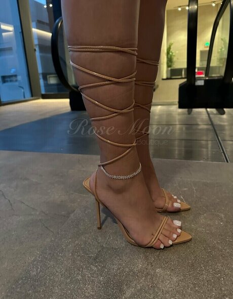 Phoenix Moon perfect pornstar images