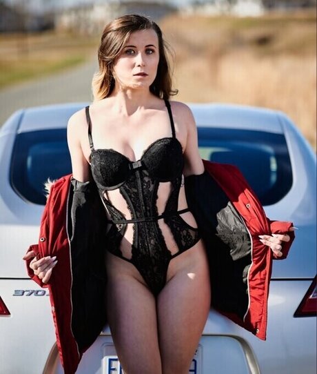 Playfuldeedee model top photos