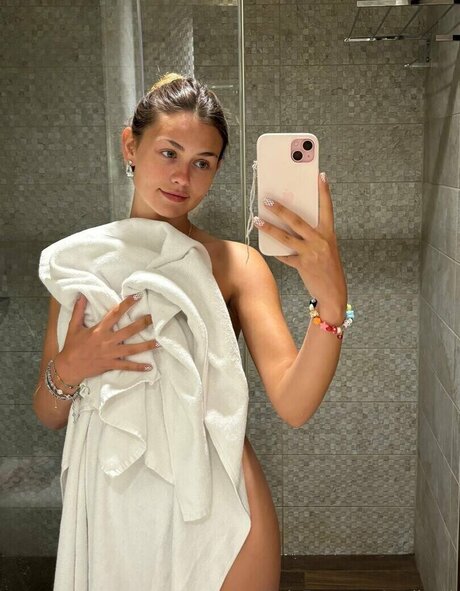 emilauri pornstar adult image