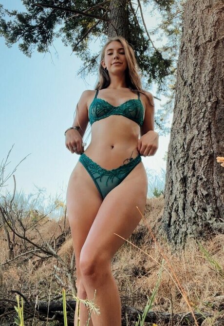 Emily Brooks star porn pictures