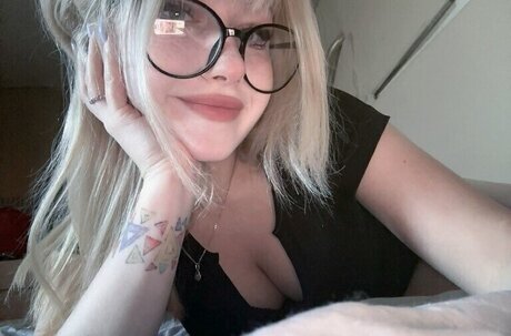 su ga r ik naked star photos