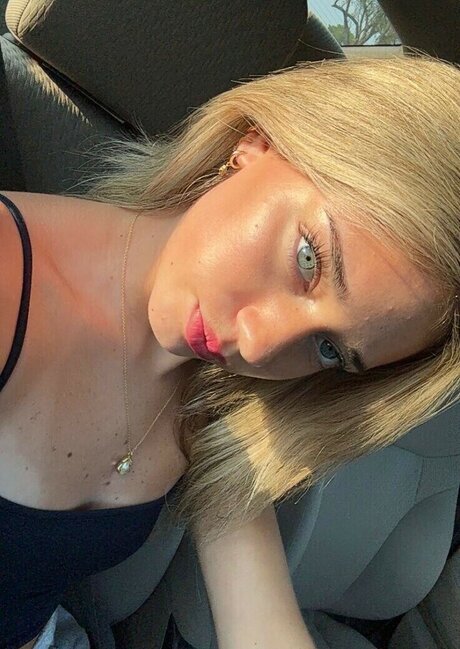 Katelyn Breann model exclusive photo