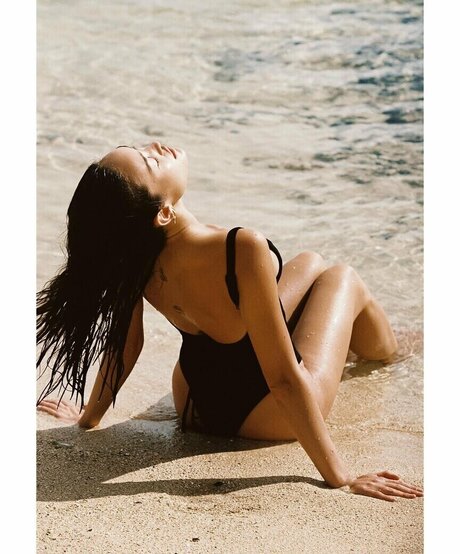 Elizabeth Wood naked model images