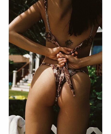 Elizabeth Wood art model img