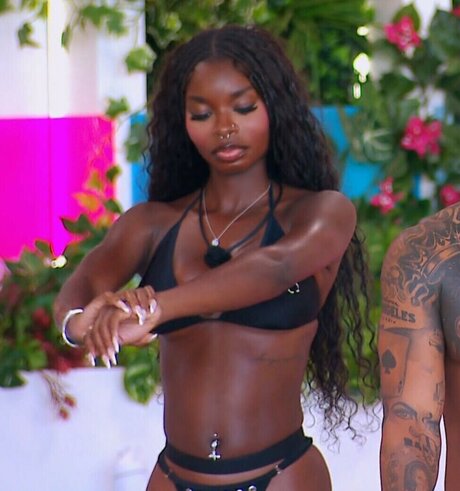 Olandria Carthen art actress picture