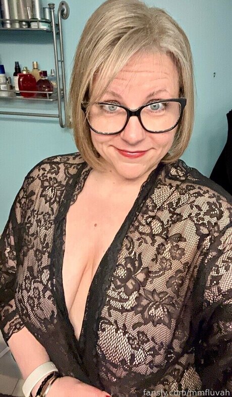 mmfluvah model art gallery