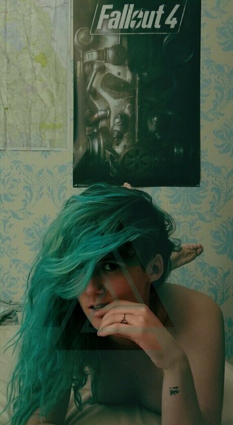 Tunnelsnakesfool hot actress pics