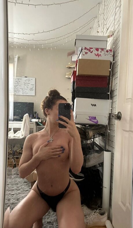 Alessandra Lucia nice model image