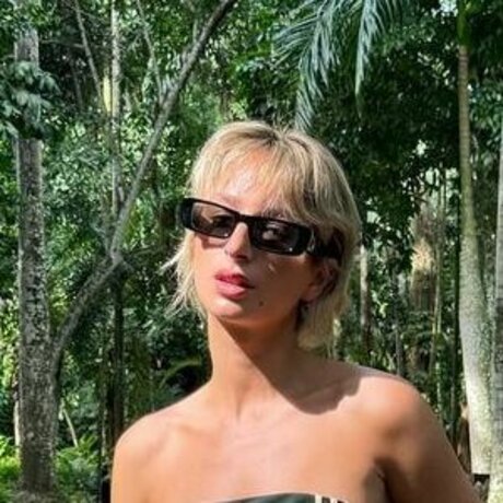 izzipoopi nude pornstar photos