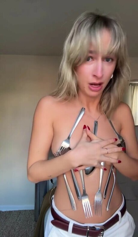 izzipoopi pornstar erotic photos