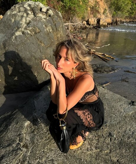 izzipoopi adult star photos