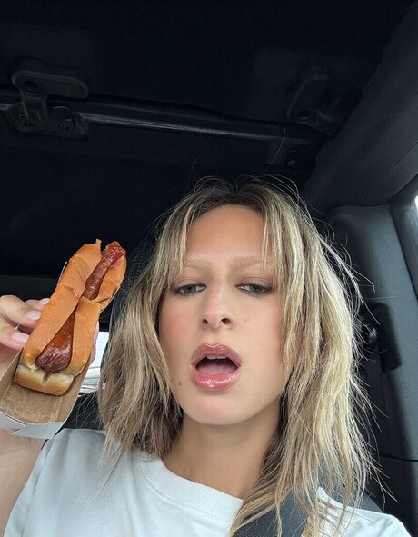 izzipoopi model nude gallery