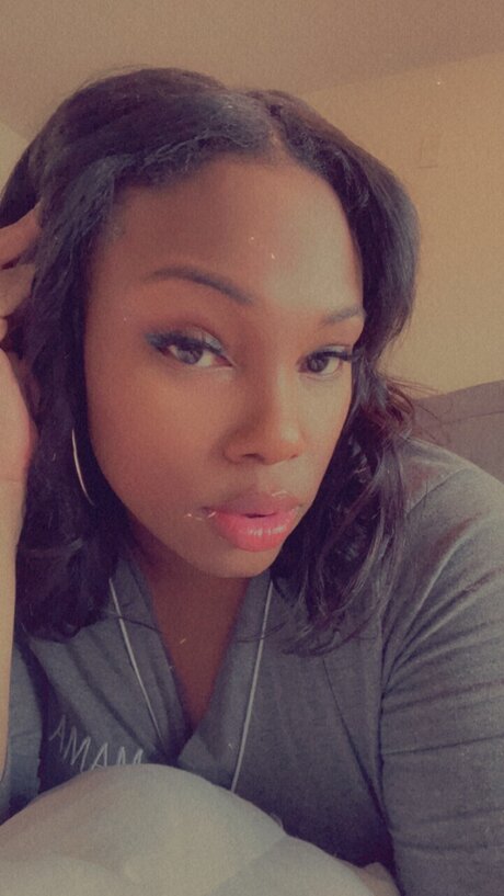 Rhesasecrets34 hot actress image