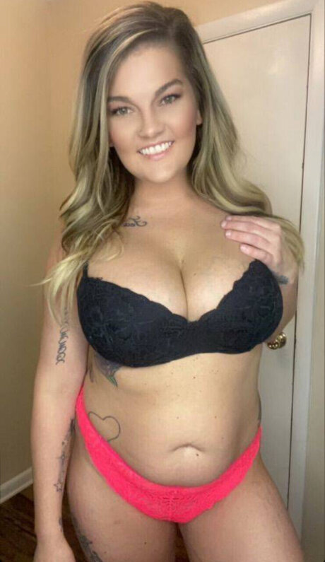 Kourtney Xo free pornstar pic