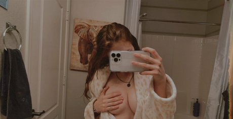 Izzysclub star pornographic gallery