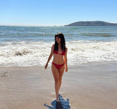 benevieve xxx model img