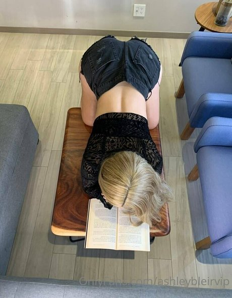 ashleybleirvip star hot images